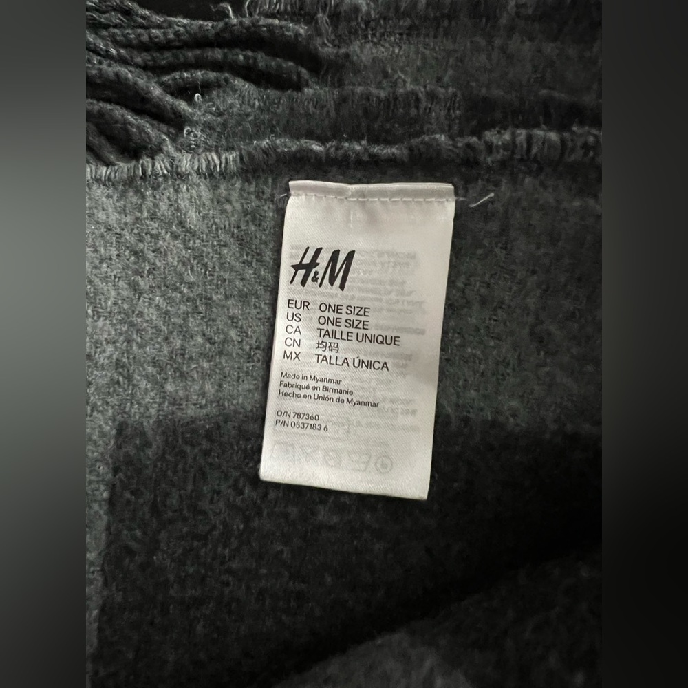 H&M Scarf and/or Wrap - Picture 6 of 7